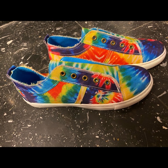 Outwoods Shoes - Women's new/never worn size 10 Outwoods brand tie dye shoes